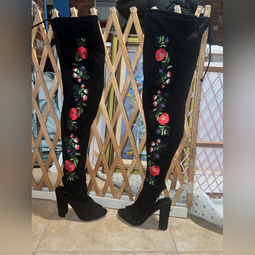 🏵️Liliana Black Floral Over-the-Knee Boots🏵️
